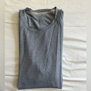 Lululemon size medium shirt drysense/license to train